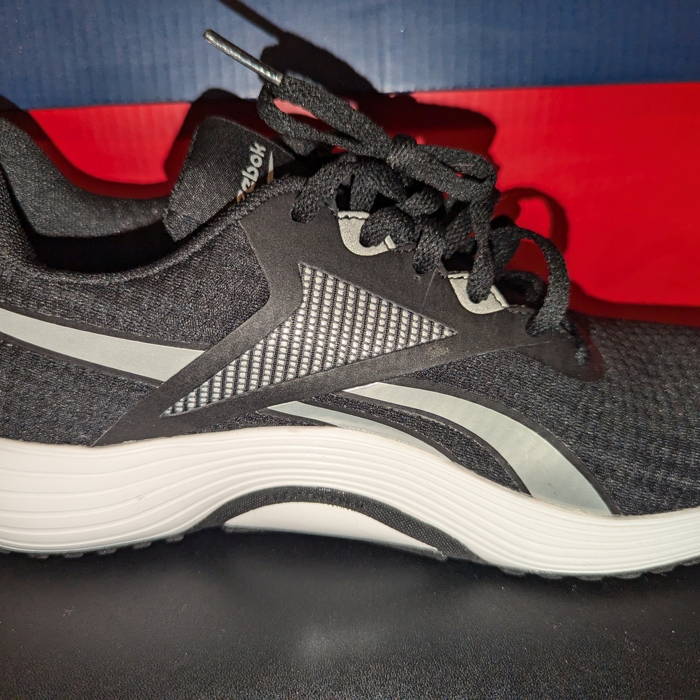 Reebok Black and Gray Athletic Shoes with Breathable Mesh and Ergonomic Design
